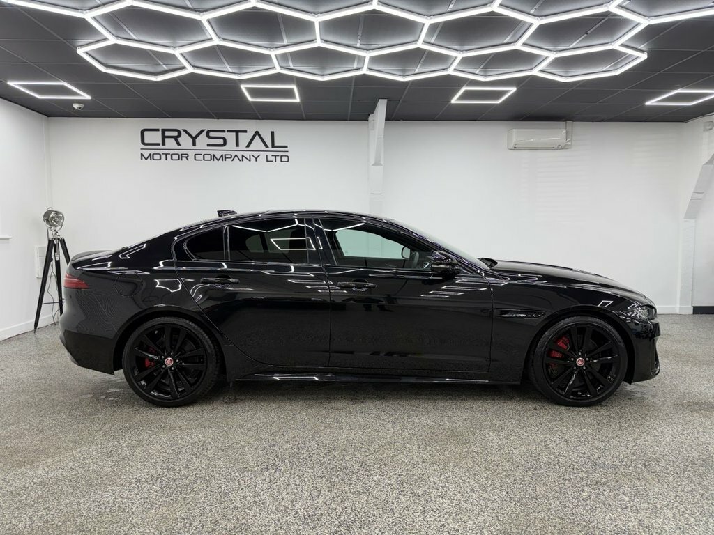 Jaguar XE 2L R-dynamic Black Black #2