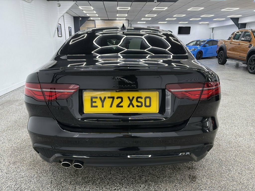 Jaguar XE 2L R-dynamic Black Black #4