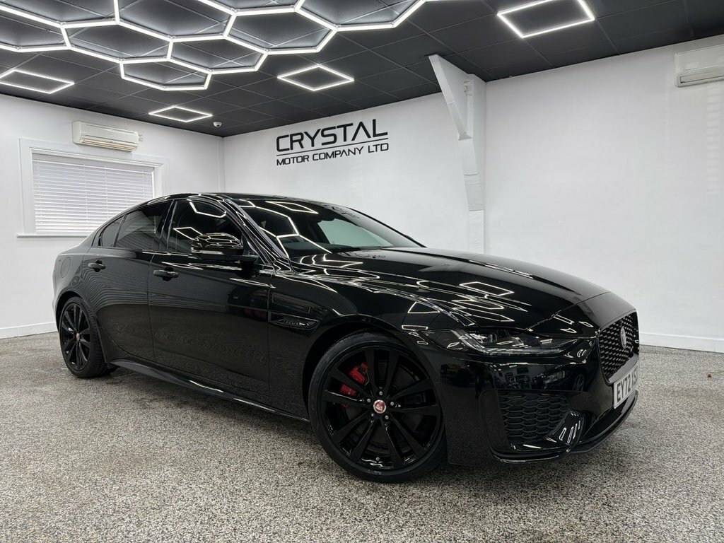 Jaguar XE 2L R-dynamic Black Black