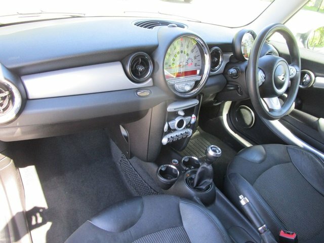 Mini Clubman Estate BV09JXE Black #5