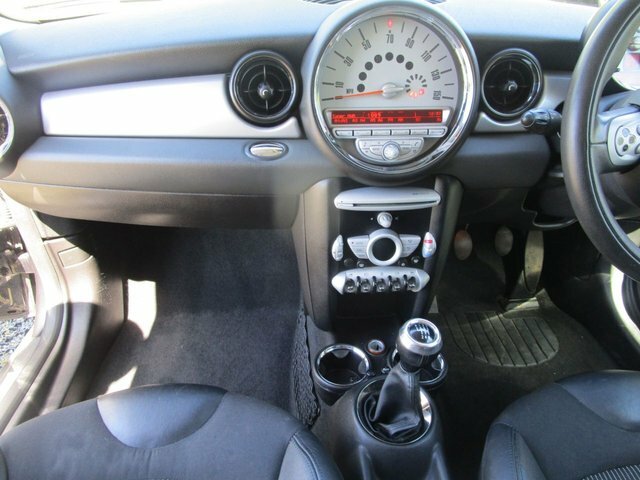 Mini Clubman Estate BV09JXE Black #6