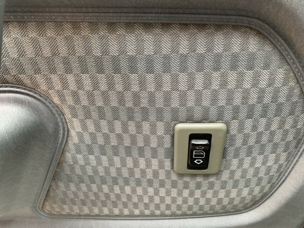 Mercedes-Benz 190 E White #22
