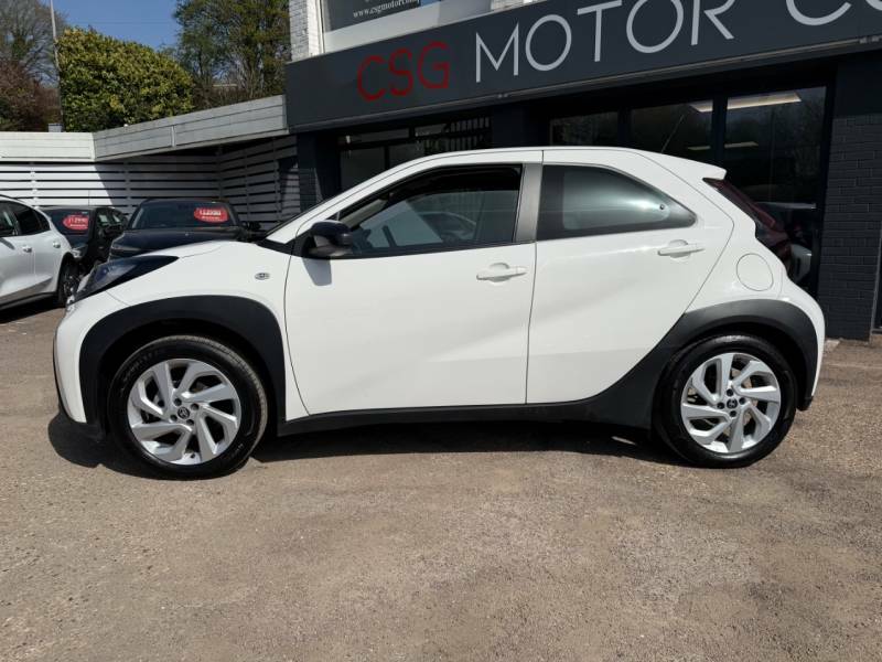 Toyota Aygo X 1.0 Vvt-i Pure - 1 Owner - Ftsh - Rear Ca LP72ZKV White #2