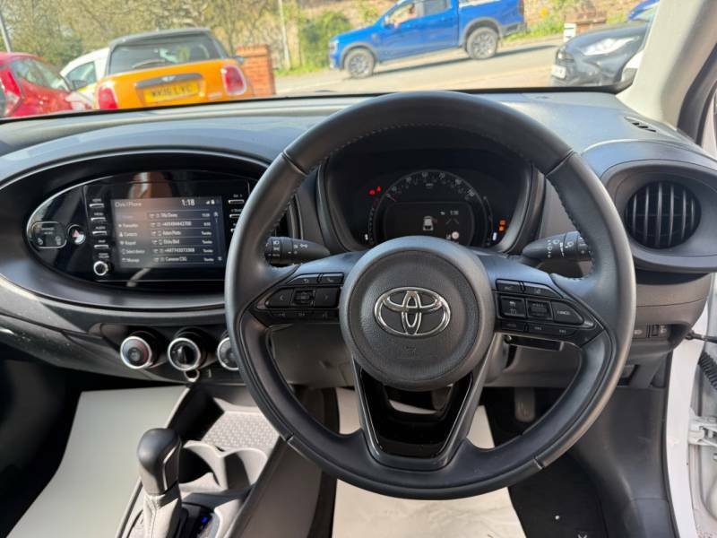 Toyota Aygo X 1.0 Vvt-i Pure - 1 Owner - Ftsh - Rear Ca LP72ZKV White #3
