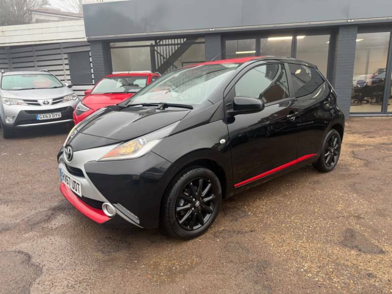 Toyota Aygo 1.0 Vvt-i X-press - Rear Camera - Air Con - Al Black