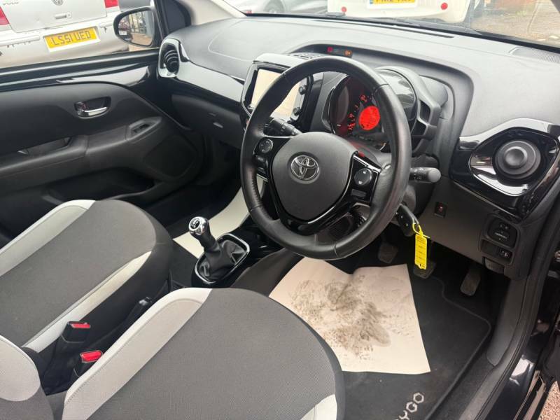 Toyota Aygo 1.0 Vvt-i X-press - Rear Camera - Air Con - Al Black #2