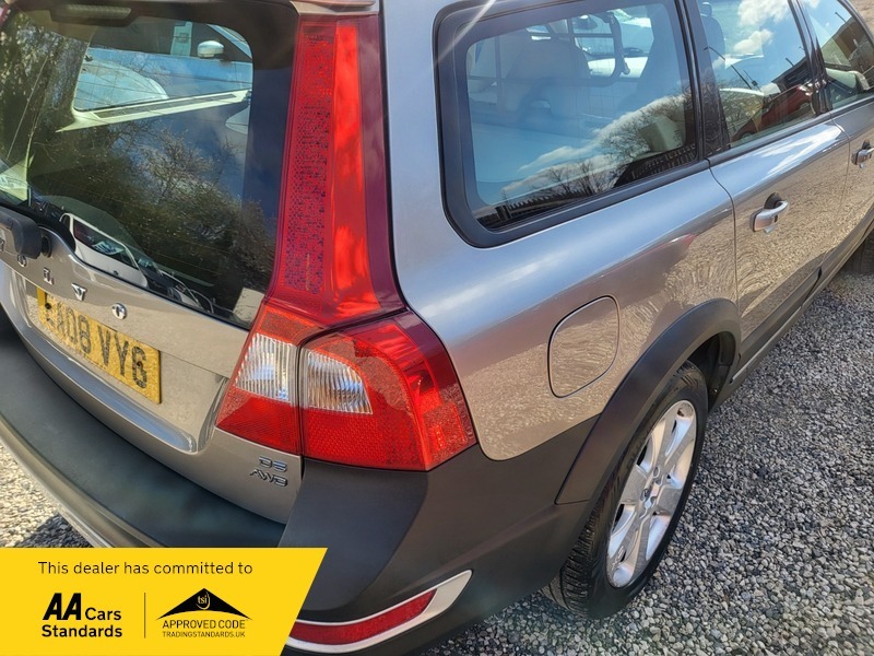 Volvo XC70 Estate Gold #14