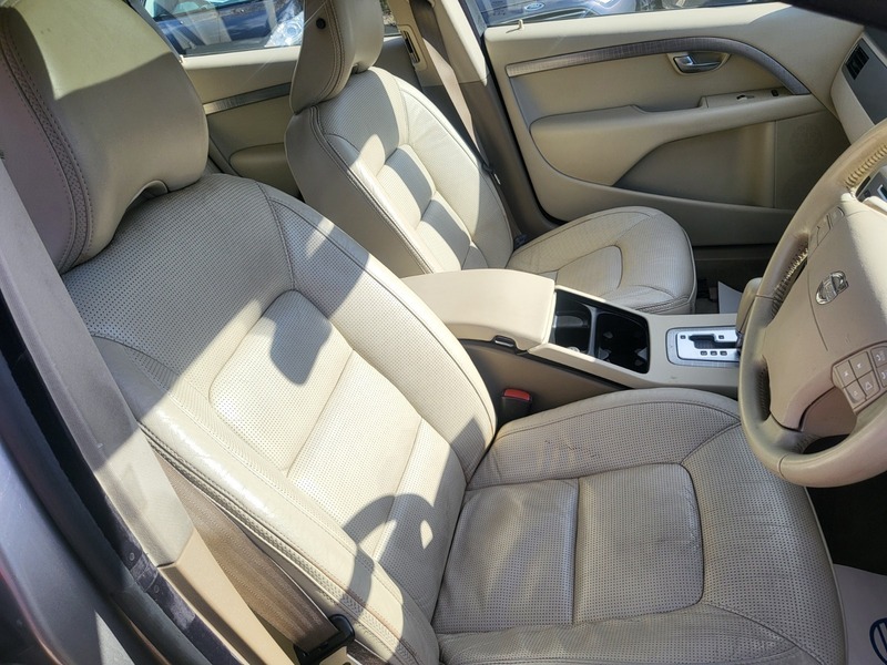 Volvo XC70 Estate Gold #12