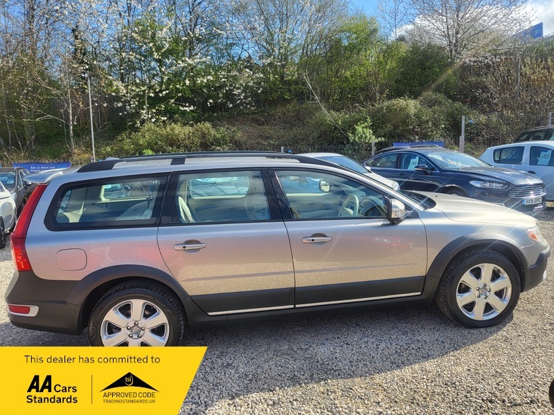 Volvo XC70 Estate Gold #9