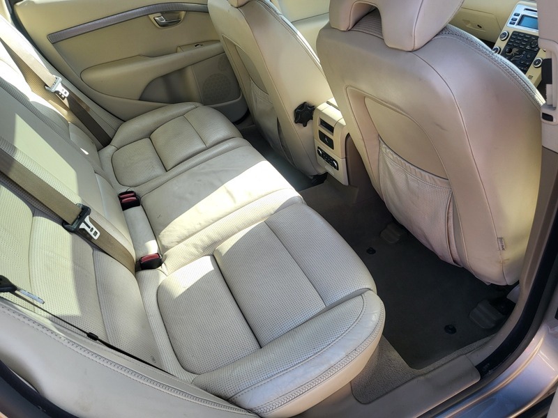 Volvo XC70 Estate Gold #15