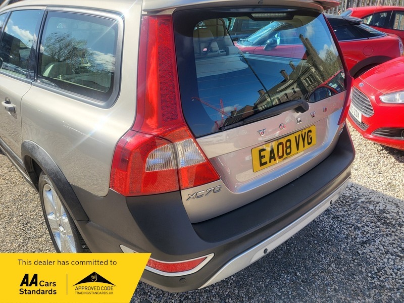 Volvo XC70 Estate Gold #18