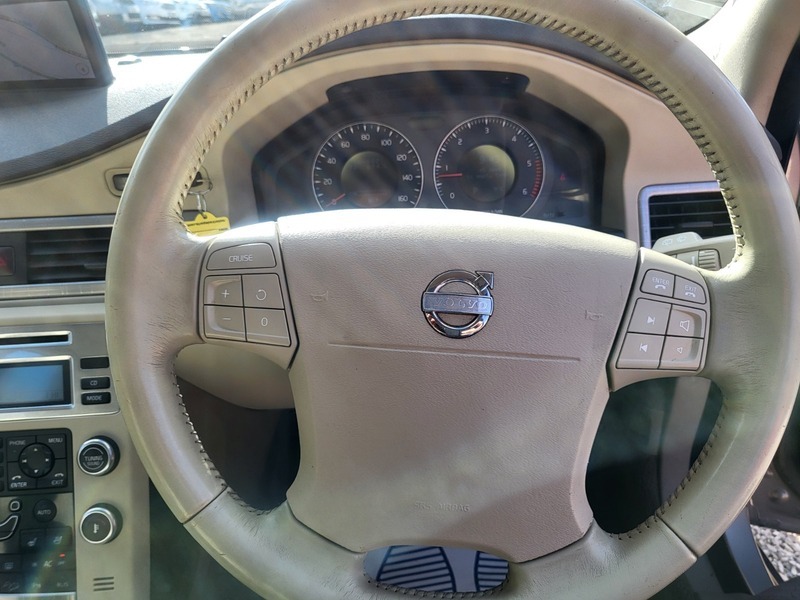 Volvo XC70 Estate Gold #10