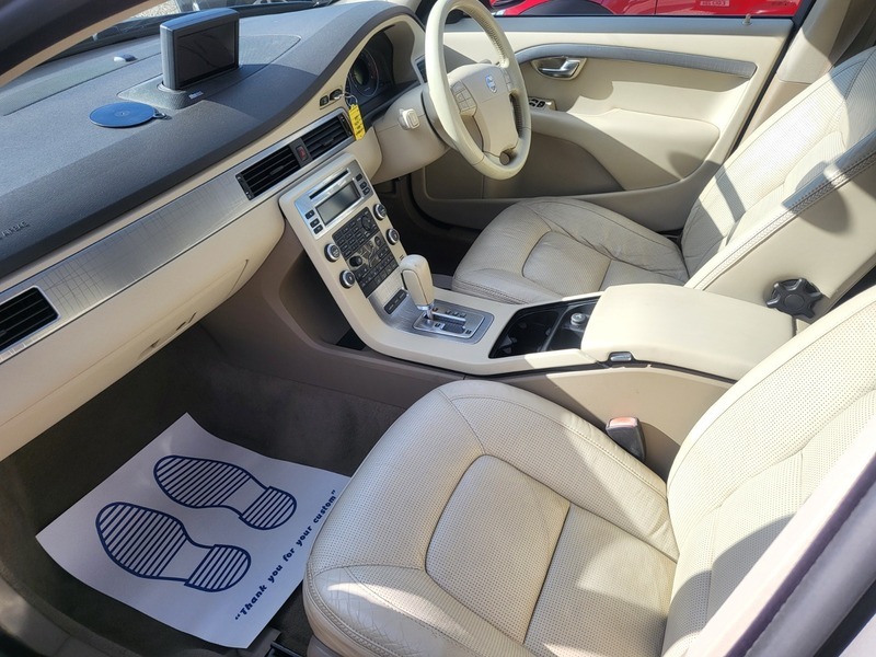 Volvo XC70 Estate Gold #19