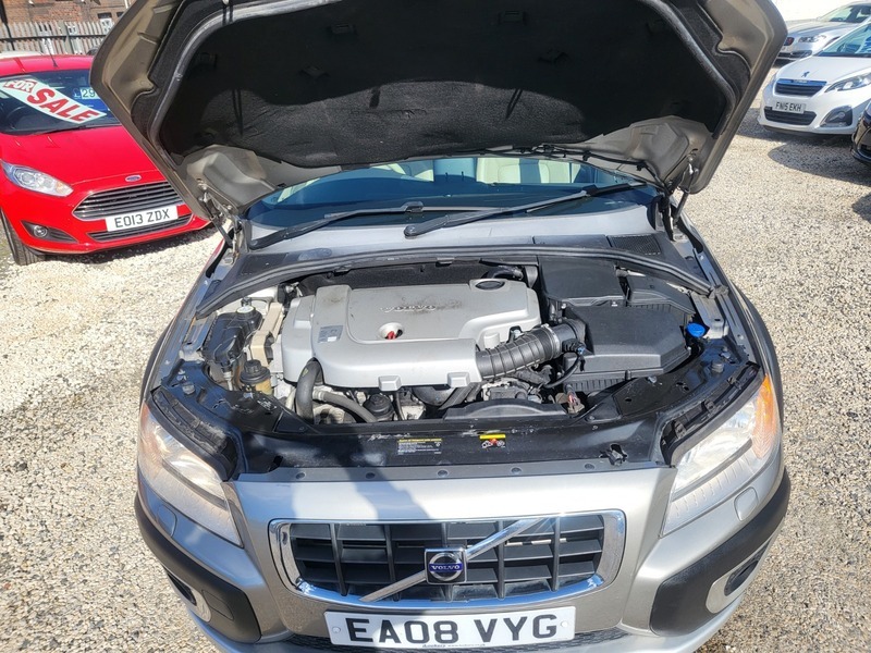 Volvo XC70 Estate Gold #25