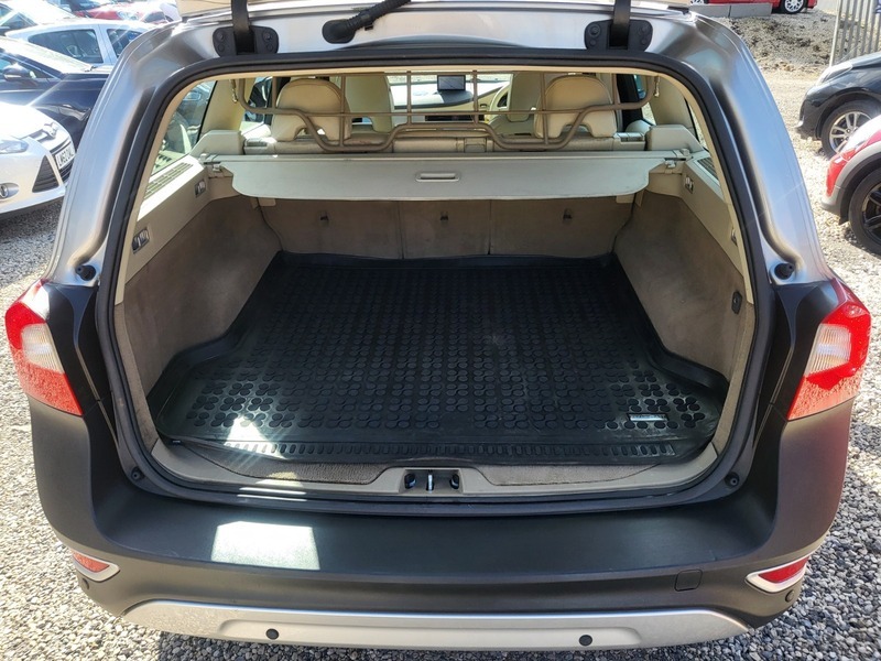 Volvo XC70 Estate Gold #24