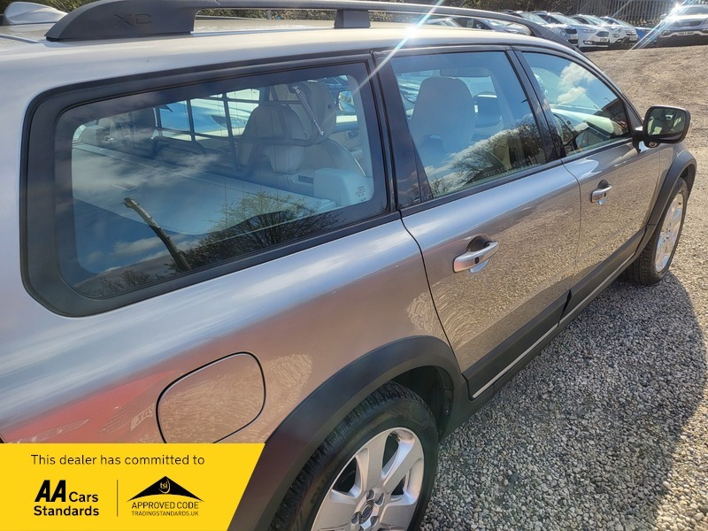 Volvo XC70 Estate Gold #11