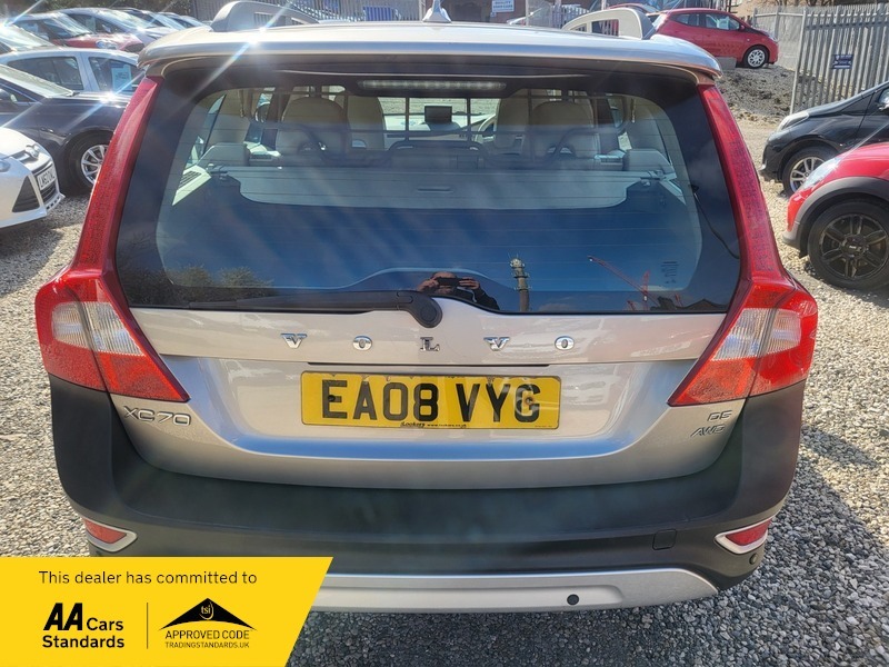 Volvo XC70 Estate Gold #16