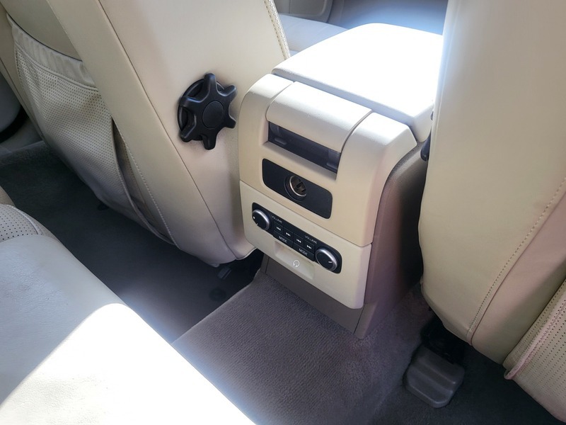 Volvo XC70 Estate Gold #23