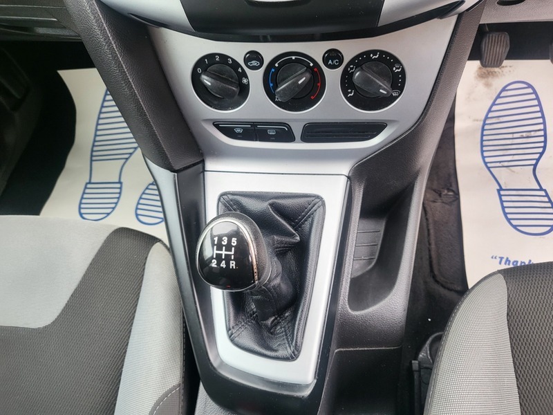 Ford Focus Hatchback YJ13PFW Red #6