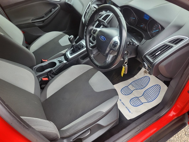 Ford Focus Hatchback YJ13PFW Red #2