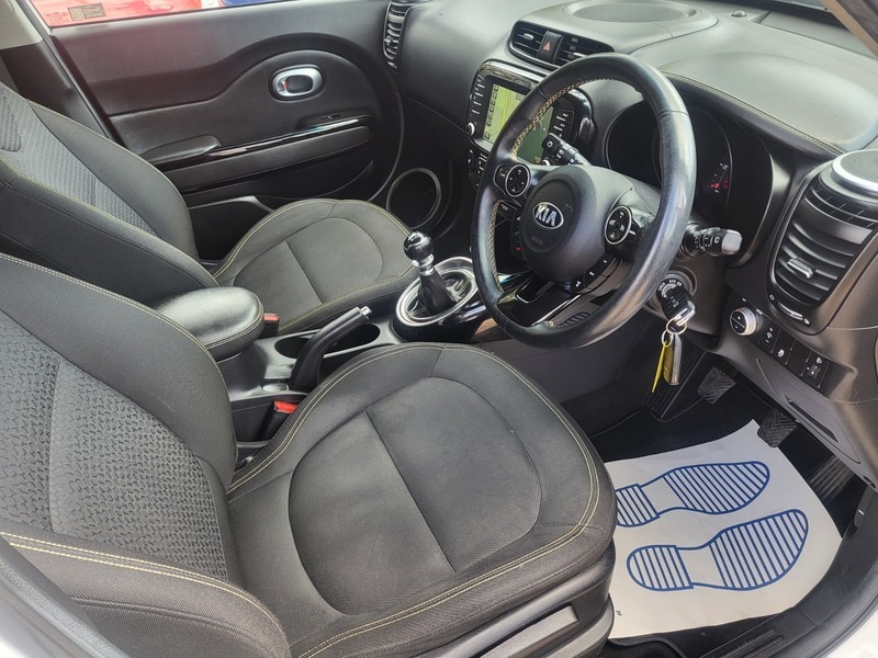 Kia Soul Crdi Mixx White #2