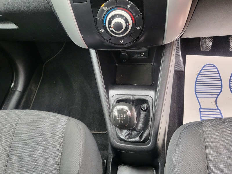 Kia Venga 1 Red #6