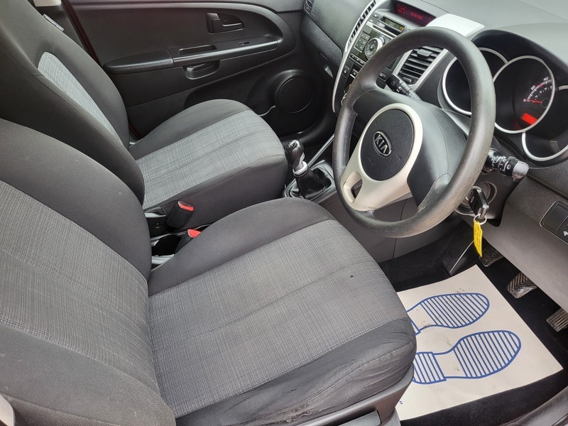 Kia Venga 1 Red #2