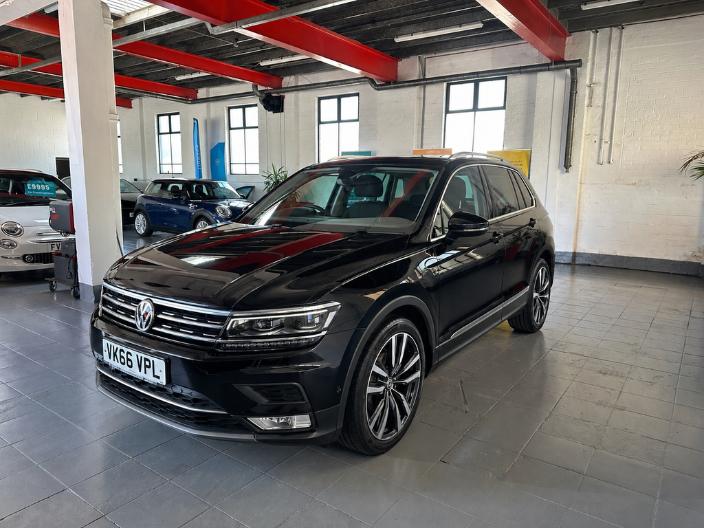 Volkswagen Tiguan 2.0 Tdi Bluemotion Tech Sel Suv Dsg 4Mo VK66VPL Black #4