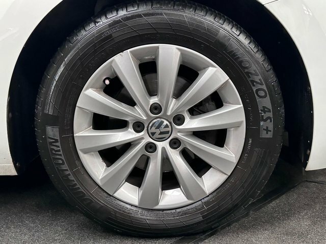 Volkswagen Beetle Hatchback White #2