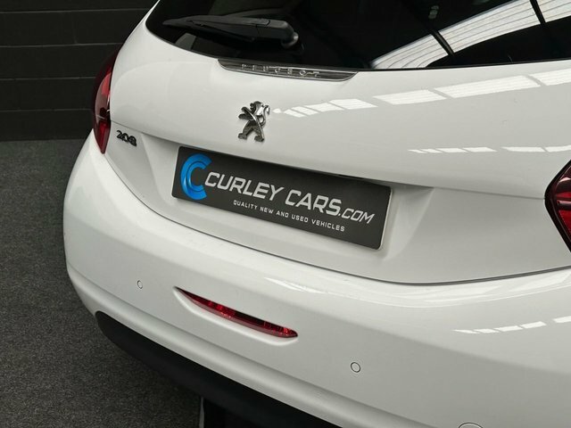 Peugeot 208 Hatchback M722DGK White #6
