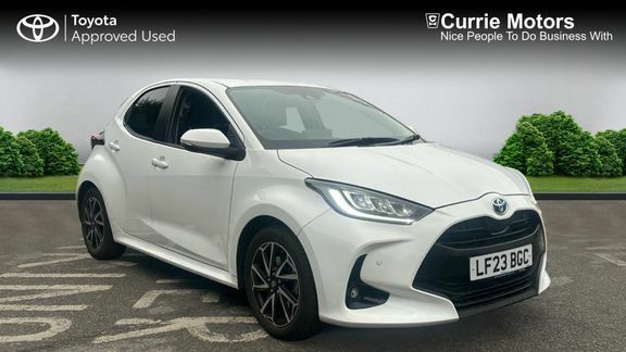 Toyota Yaris Design Hybrid, Parking Pac White
