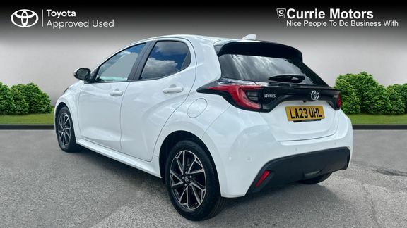 Toyota Yaris Design Hybrid Parking Pack Nav LA23UHL White #4