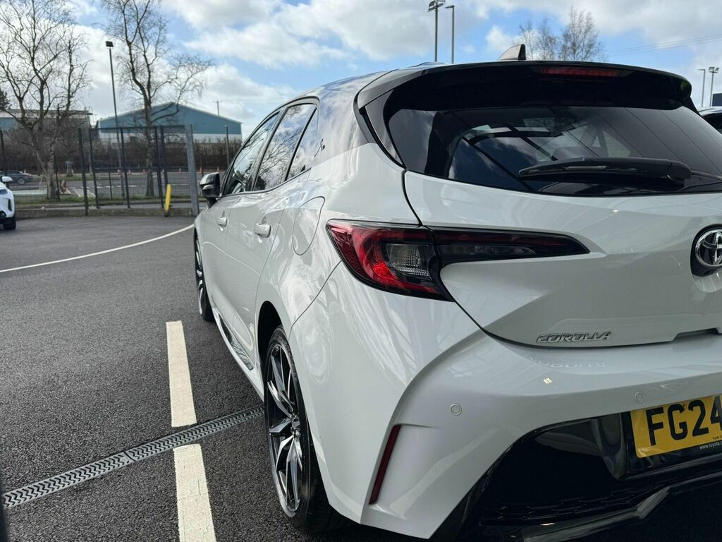 Toyota Yaris 1.5 Vvt-h Design E-cvt Euro 6 Ss Red