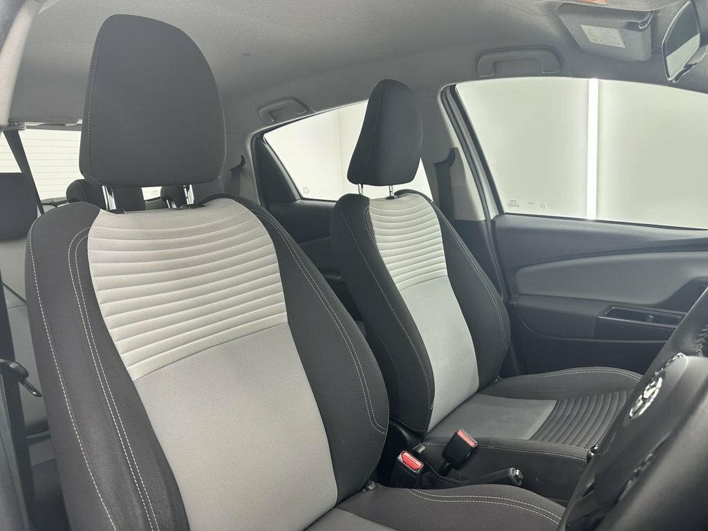 Toyota Yaris 1L Icon White #2