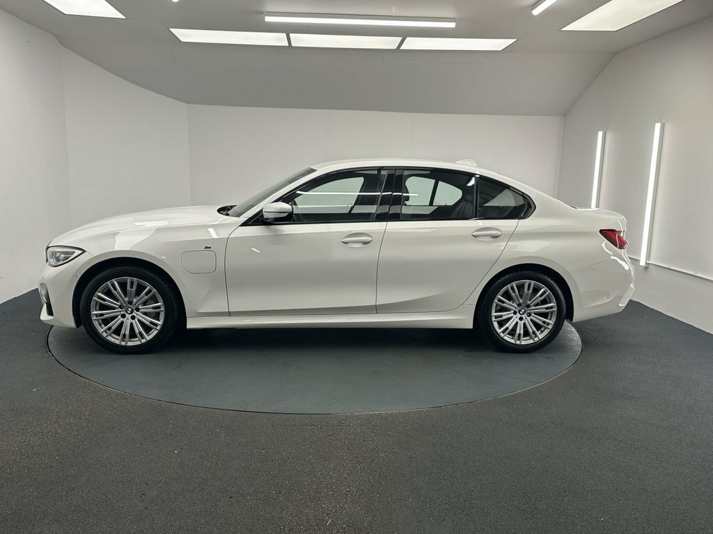 BMW 3 Series 2L M Sport DS21VNU White #6
