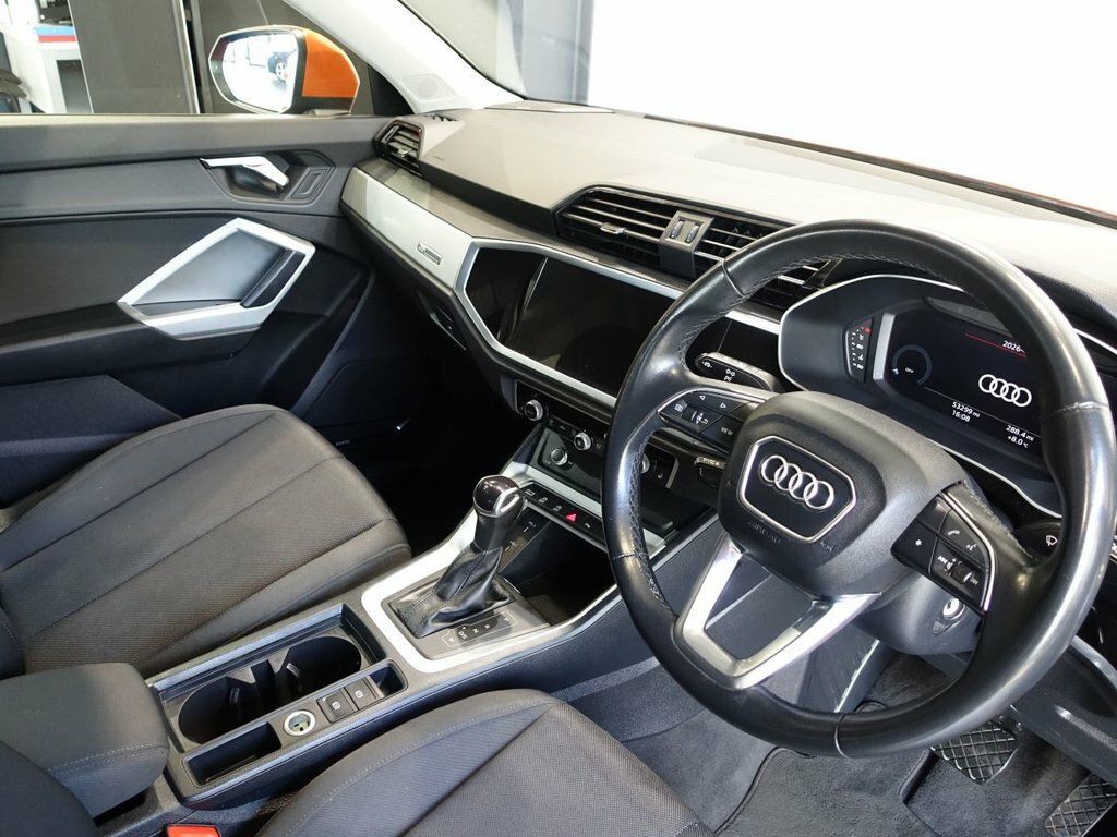 Audi Q3 1.5L Technik Orange