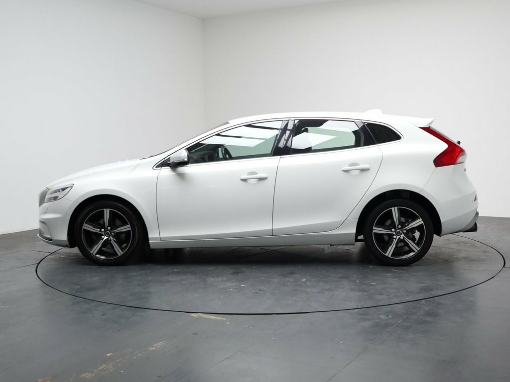 Volvo V40 2L R-design BJ66PYF White #6
