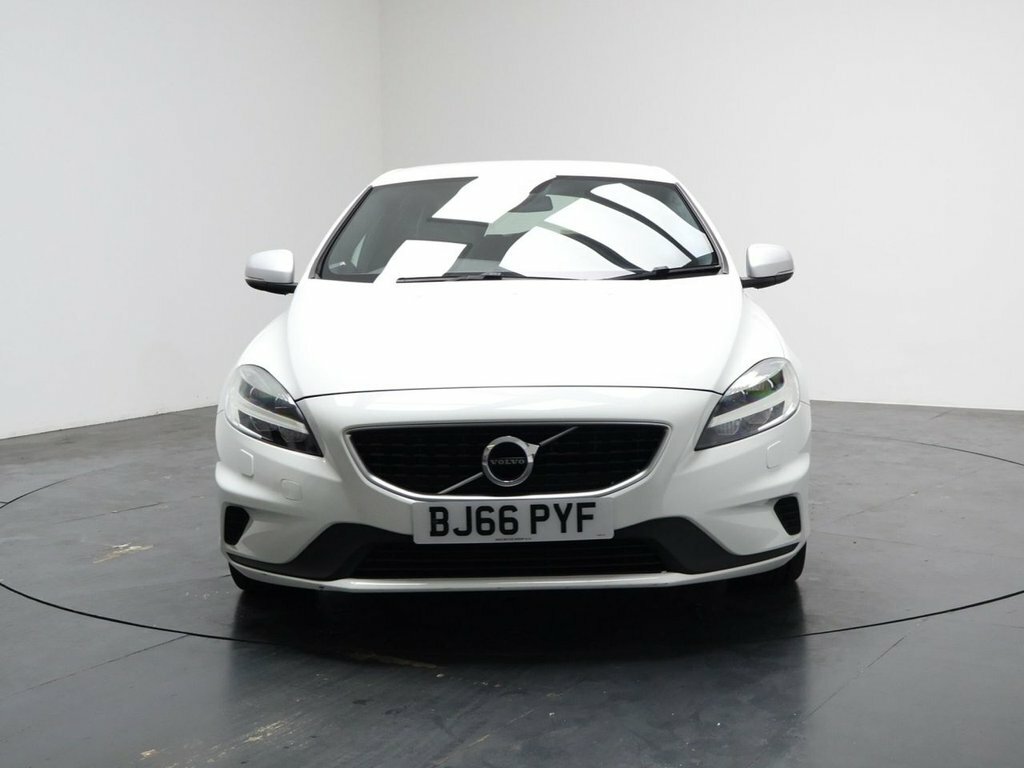 Volvo V40 2L R-design BJ66PYF White #4