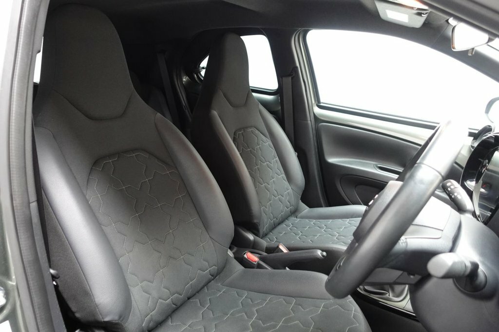 Toyota Aygo X 1L Exclusive YD23UGZ Green #3