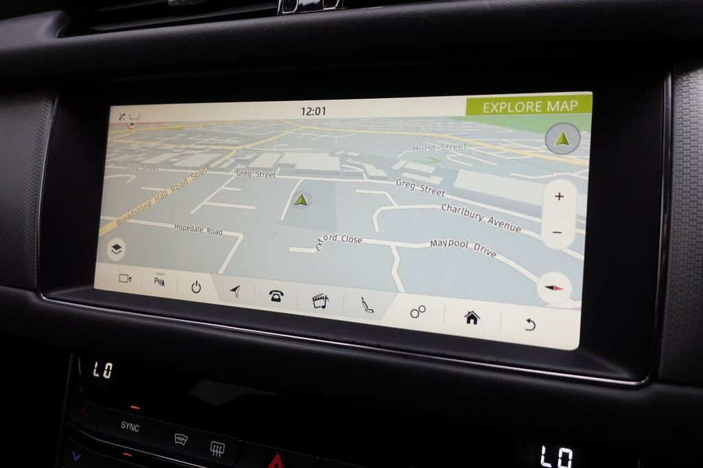 Jaguar XF 2L Portfolio KR68CXY White #2