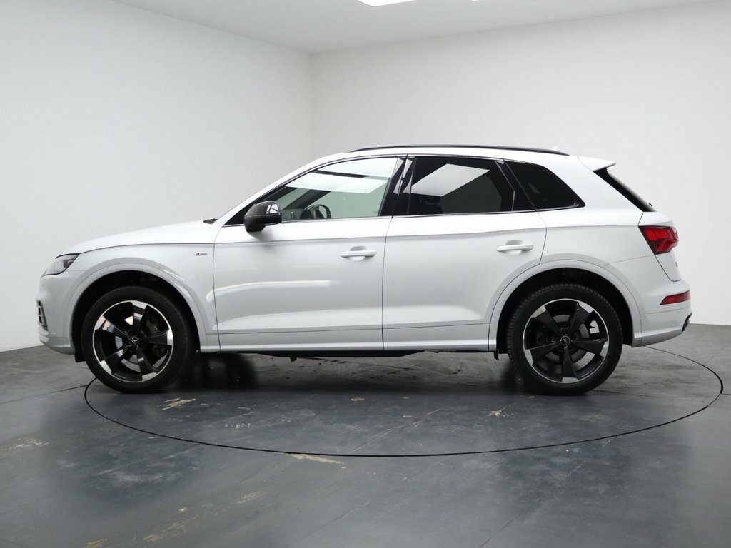Audi Q5 2L Black Edition SW20OAG White #6