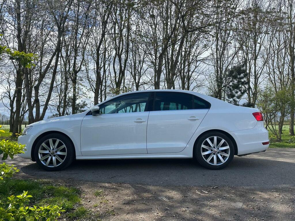 Volkswagen Jetta Saloon 2.0 Tdi Sport Dsg Euro 5 201363 White #4