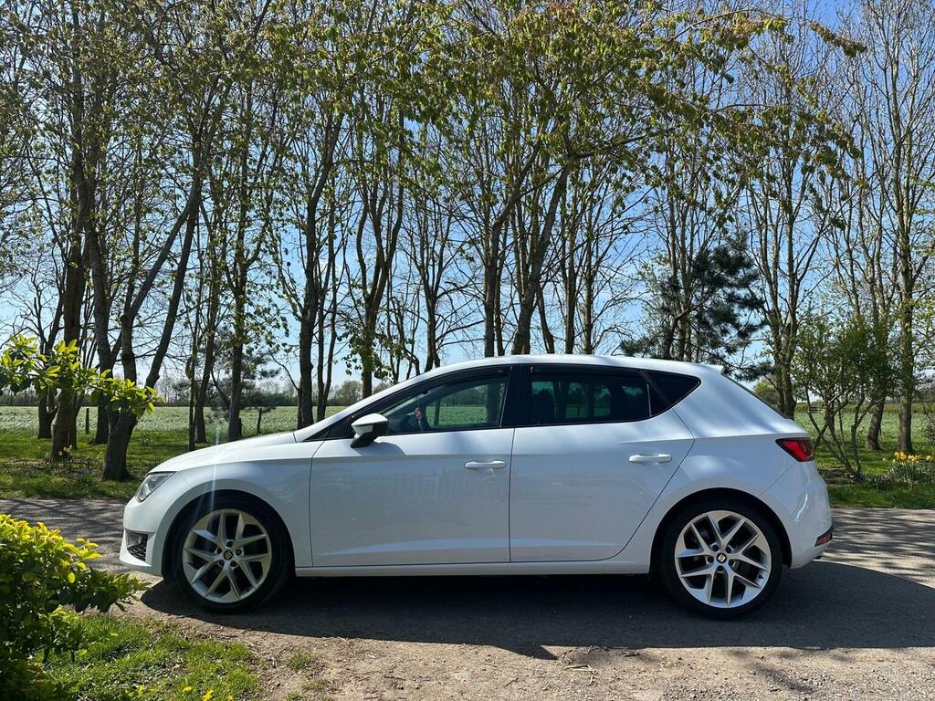 Seat Leon Hatchback 1.4 Tsi Act Fr Euro 6 Ss 201464 AY64TUP White #4