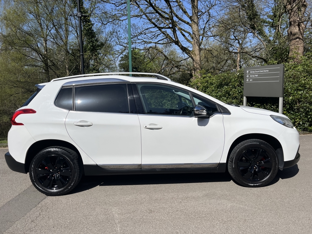 Peugeot 2008 Hatchback OE64OEV White #2