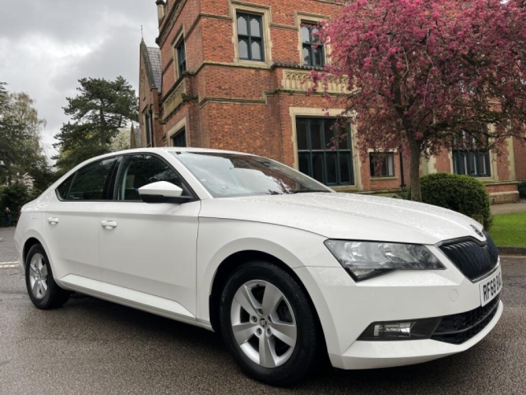 Skoda Superb Hatchback White