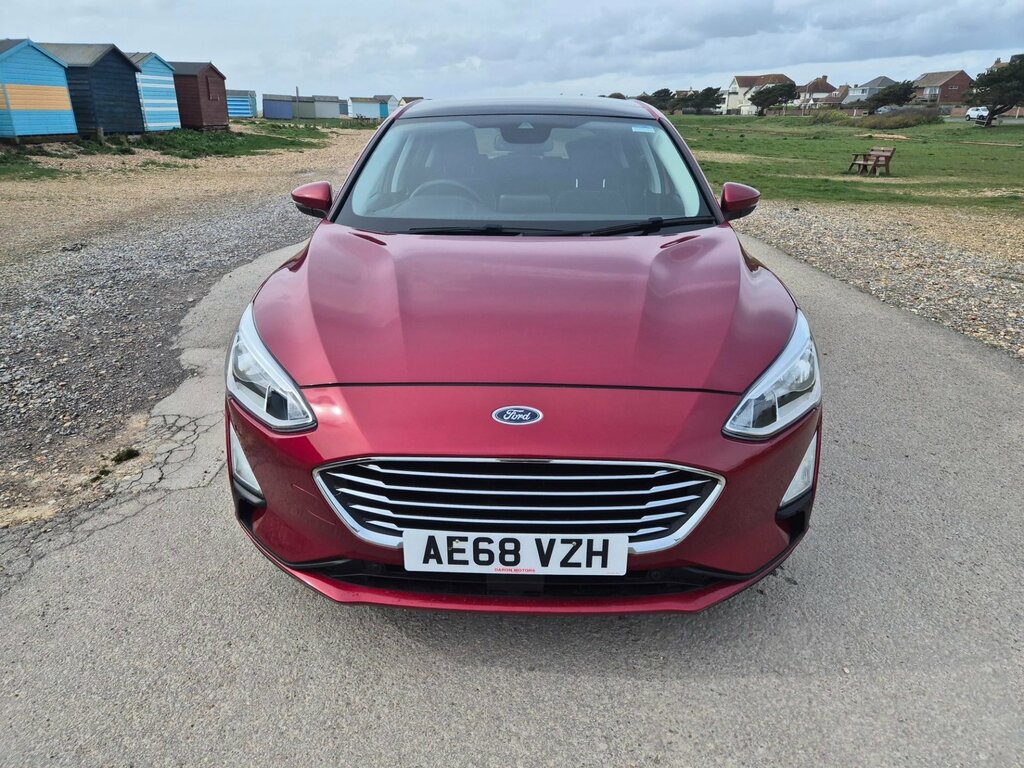 Ford Focus Titanium 5-Door AE68VZH Red #5