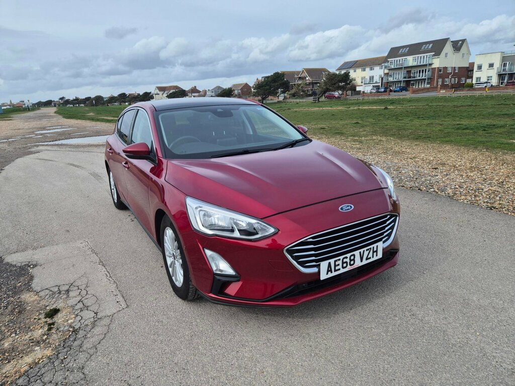 Ford Focus Titanium 5-Door AE68VZH Red #6