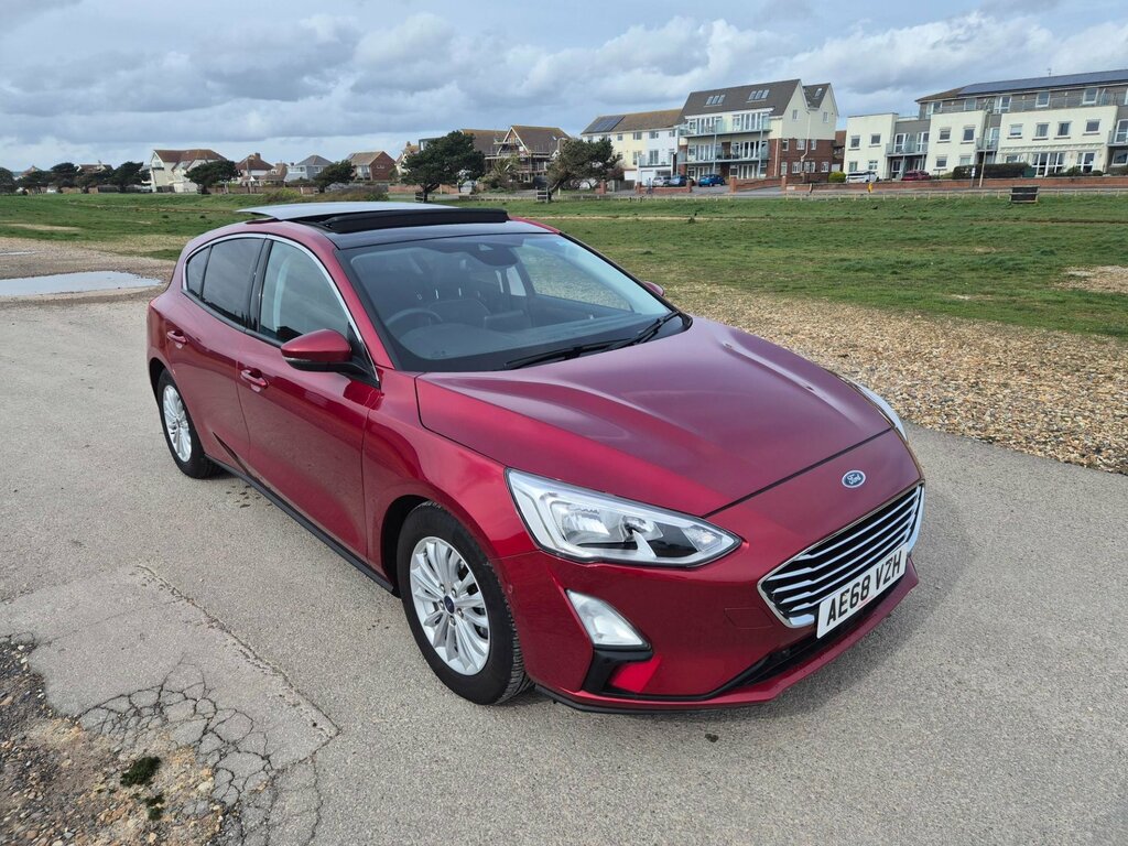 Ford Focus Titanium 5-Door AE68VZH Red #2