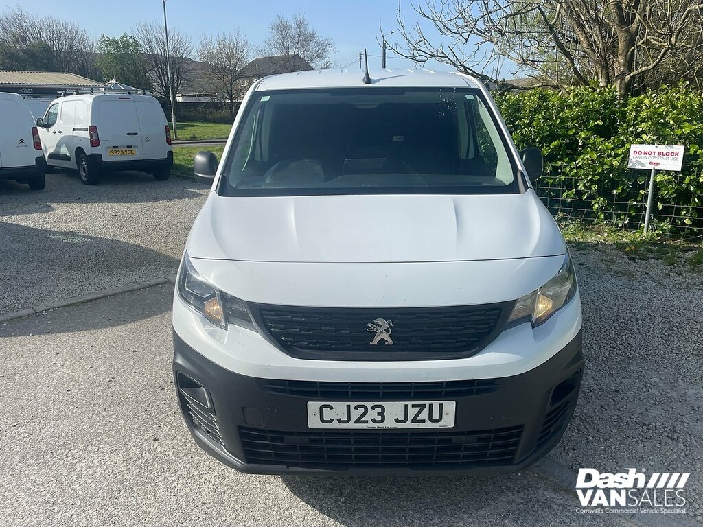 Peugeot Partner Bluehdi 1000 Professional Premium CJ23JZU White #2