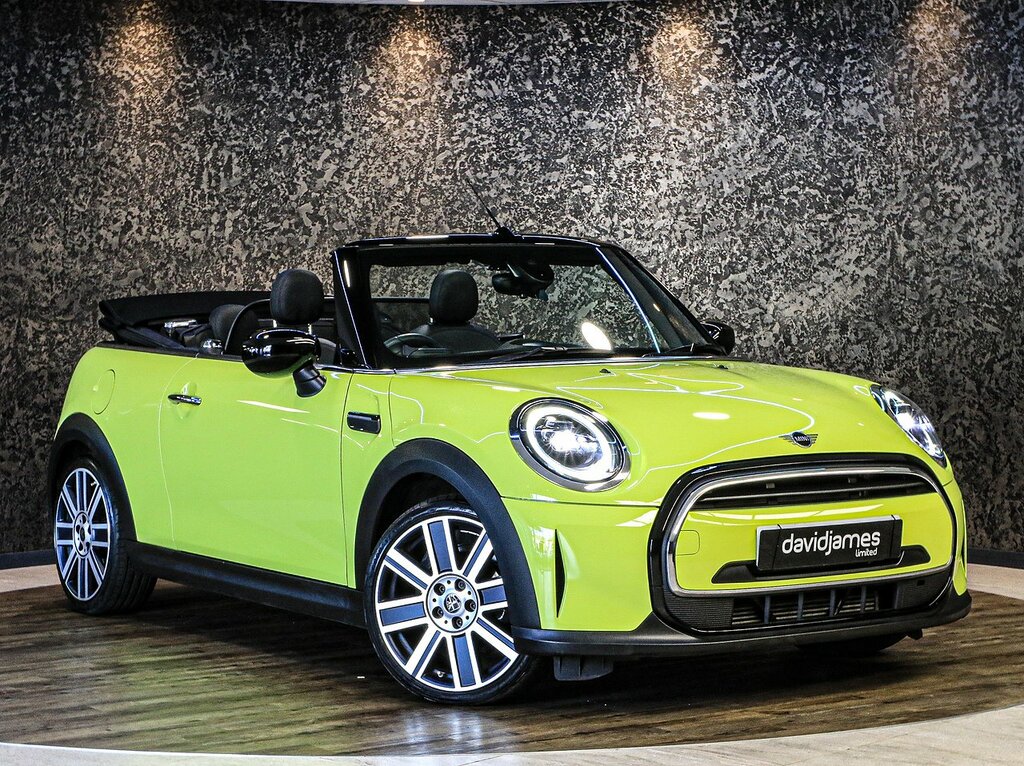 Mini Convertible Cooper Exclusive Yellow